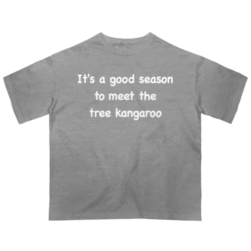 キノボリカンガルーに会うにはいい季節になりました(白プリント) オーバーサイズTシャツ
