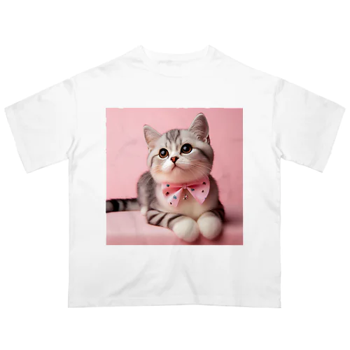 お洒落な猫ちゃん（蝶ネクタイシリーズ03） オーバーサイズTシャツ