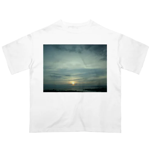 201409131716000　夕暮れの釧路港 オーバーサイズTシャツ