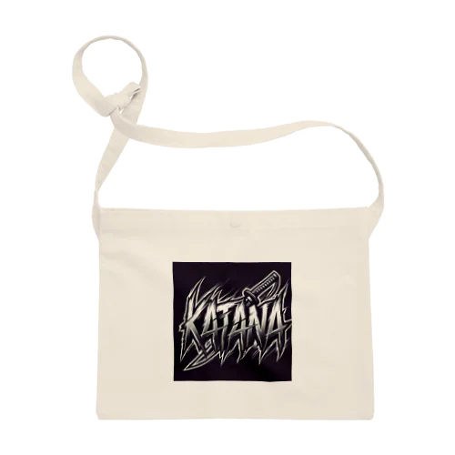 鋭利な刃の迫力を表現した「KATANA」ロゴデザイン サコッシュ