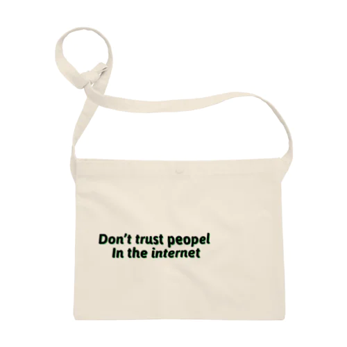 Don’t trust people in the internet サコッシュ