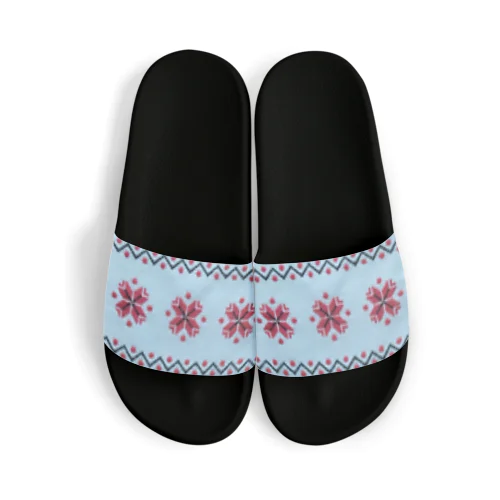 ウクライナの民族衣装ヴィシバンカの刺繍風（横） Sandals