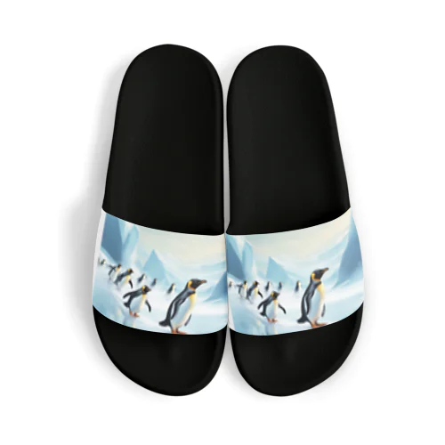 競争するペンギン達 Sandals