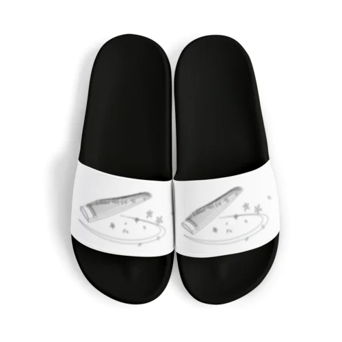 箏と桜（黒線） Sandals