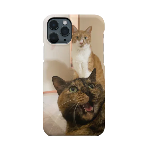 バレンシアガよりうちの猫では？ Smartphone Case