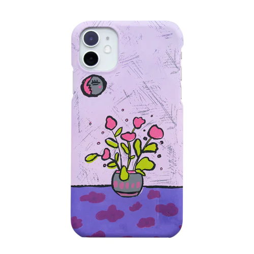 花を眺めている Smartphone Case