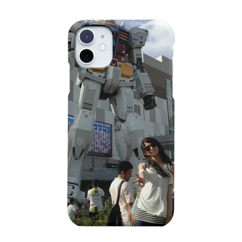 ロボットの前で写真を撮る美女 iPhone Smartphone Case