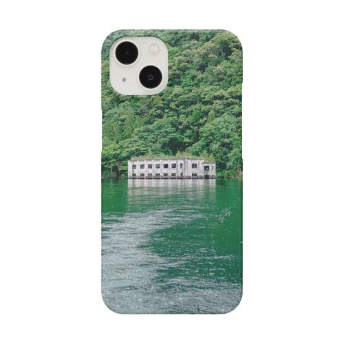 ダム湖に浮かぶ水力発電所。 Smartphone Case