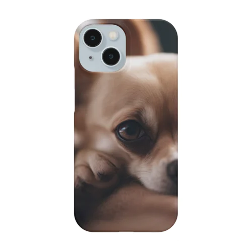 飼い主の足元にくっついているチワワ Smartphone Case