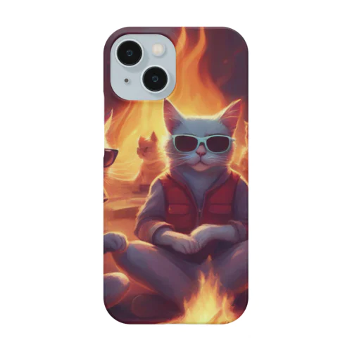 キャンプファイヤーを楽しんでいるサングラス姿の猫たち Smartphone Case