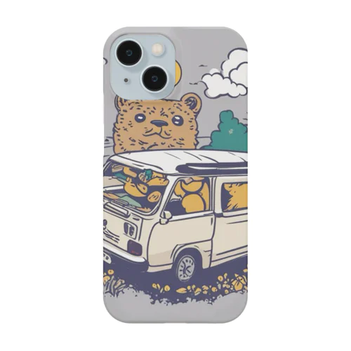 熊が車を運転中 Smartphone Case