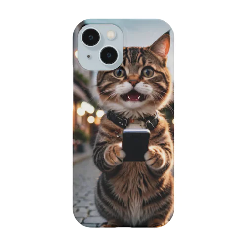 キジトラ猫がスマートフォンを手にしたかわいい姿 Smartphone Case