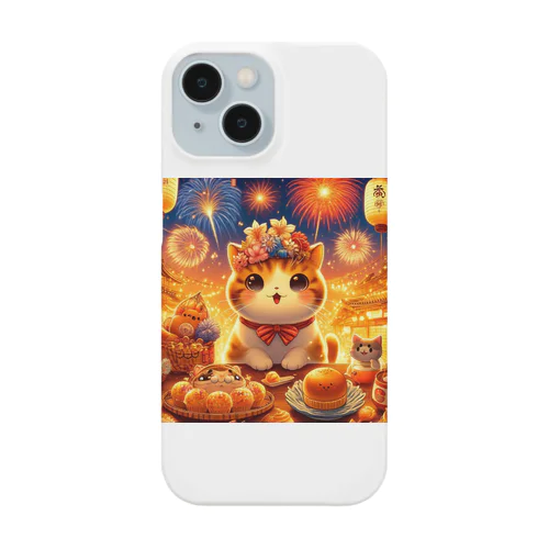 夏の夜に、可愛らしい子猫が花火大会を楽しんでいます Smartphone Case