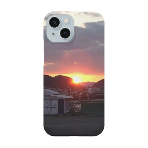 何となく撮ったら良く撮れた気がする海辺の夕日 スマホケース