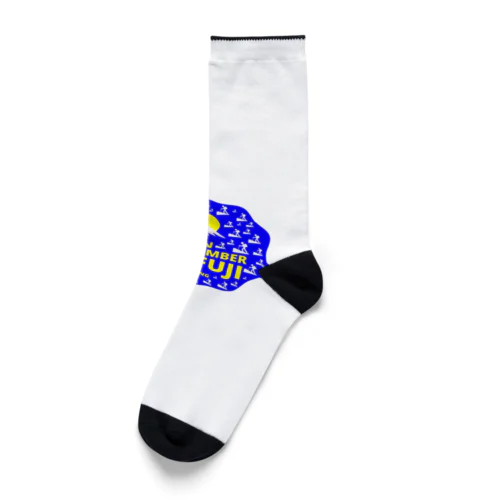 富士山山頂を目指す多くの弾丸登山者 Socks