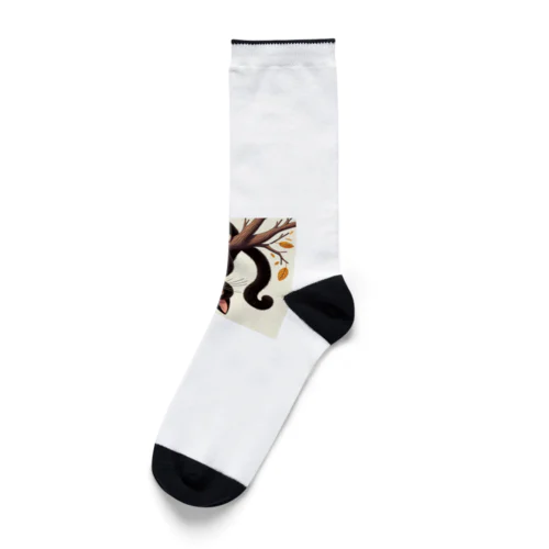 秋の木に掴まる黒猫Tシャツ Socks