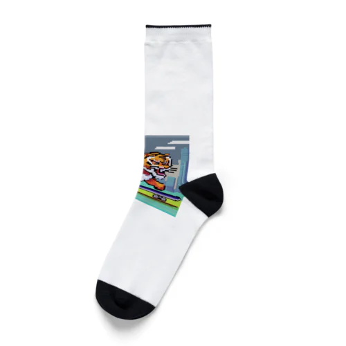 スケートボードに乗っているトラ Socks