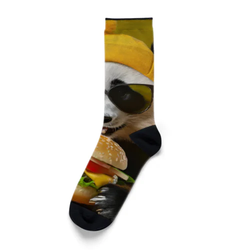 ハンバーガーを食べるパンダ Socks