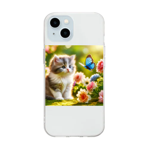 かわいい子猫と蝶々が仲良く遊んでいる様子✨ Soft Clear Smartphone Case