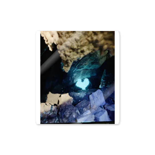 鍾乳洞の青いハート Sticker