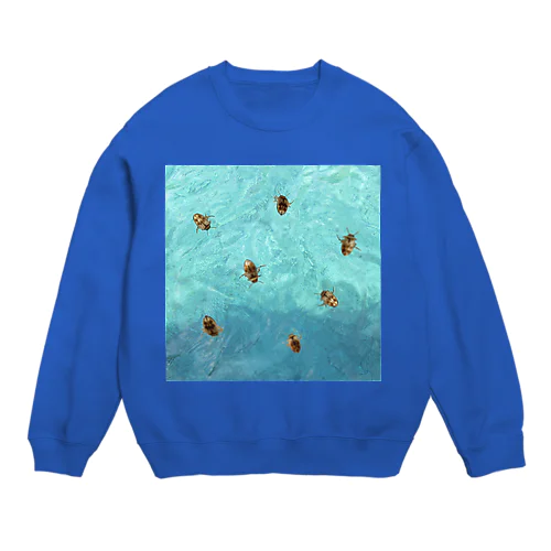 海を泳ぐチャイロチビゲンゴロウ Crew Neck Sweatshirt