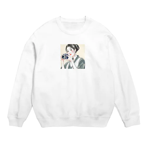 和美さん写真を撮る Crew Neck Sweatshirt