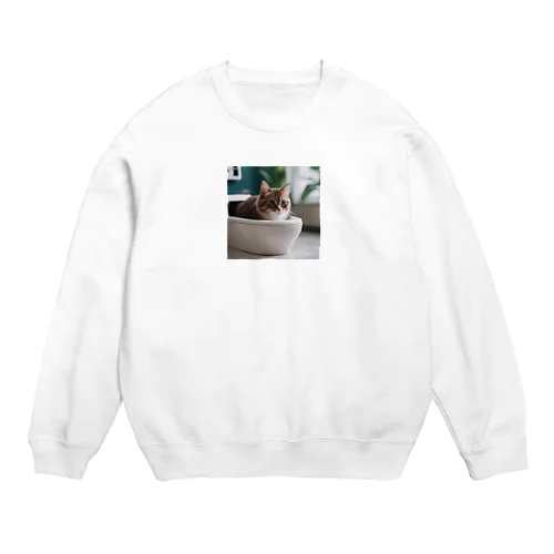 トイレに入るかわいいマンチカンのマカデミアナッツくん Crew Neck Sweatshirt