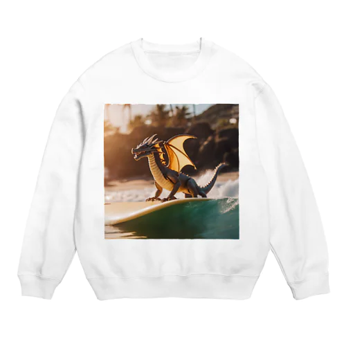 ドラゴンがサーフィンをしています Crew Neck Sweatshirt