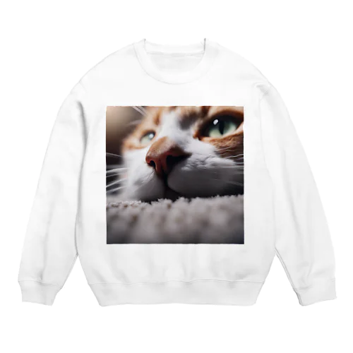 カーペットでごろんとする猫 Crew Neck Sweatshirt