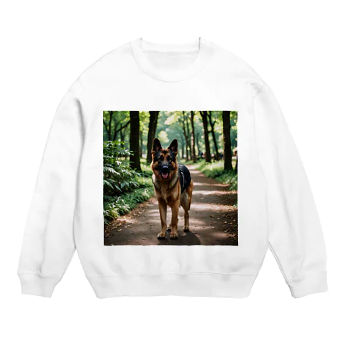 公園を散歩しているジャーマンシェパード Crew Neck Sweatshirt