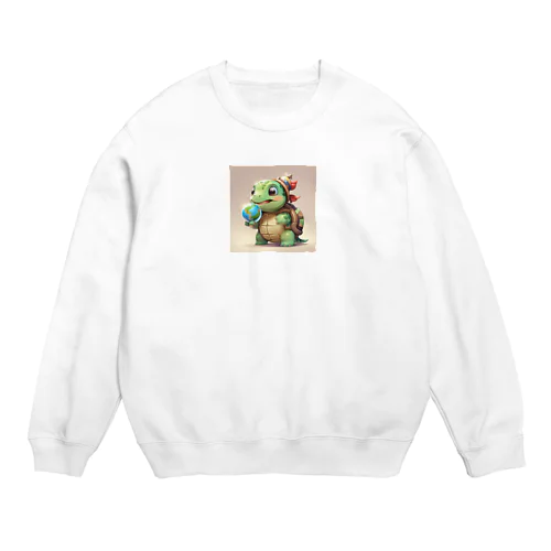 おもちゃの球体を持つかわいいカメ Crew Neck Sweatshirt