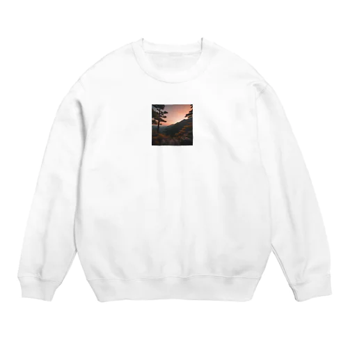 夕陽が山々にそそぐ美しい光 Crew Neck Sweatshirt