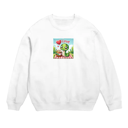 贅沢なピクニックを楽しむ愛らしいヘビ Crew Neck Sweatshirt