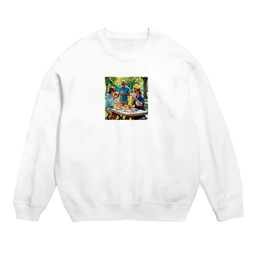 アイスクリームを楽しむ家族 Crew Neck Sweatshirt