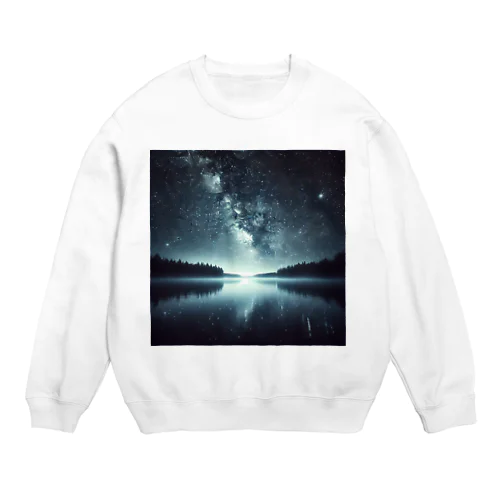 静かな湖に輝く星々が織りなす幻想的な光景 Crew Neck Sweatshirt