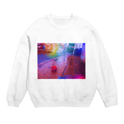 道端に落ちてたトマト Crew Neck Sweatshirt