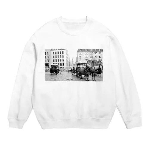 馬車がいる風景 Crew Neck Sweatshirt