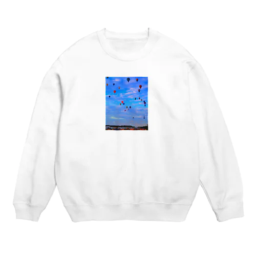 バルーンが多く空にうかんでる。 Crew Neck Sweatshirt