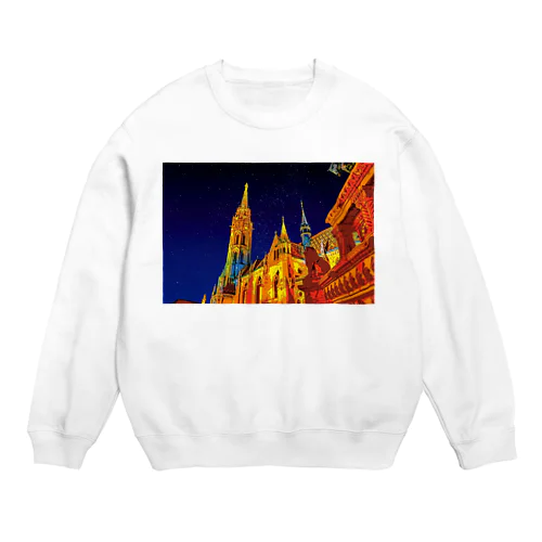 ハンガリー 夜のマーチャーシュ聖堂 Crew Neck Sweatshirt