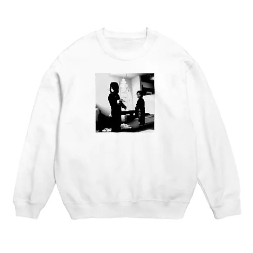 正体がばれたがどうという事はない Crew Neck Sweatshirt