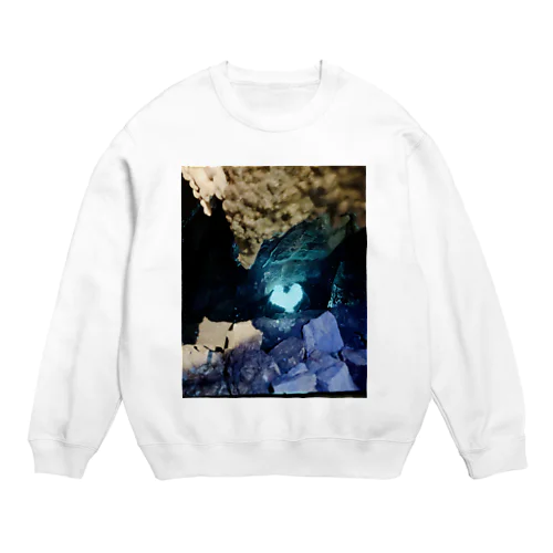 鍾乳洞の青いハート Crew Neck Sweatshirt