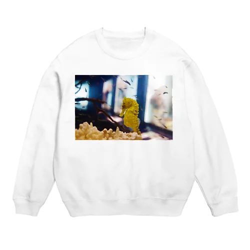 水槽の中でゆらゆら、タツノオトシゴ Crew Neck Sweatshirt