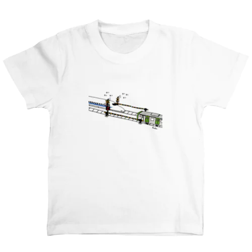 すれ違う新幹線と電車！？ Regular Fit T-Shirt