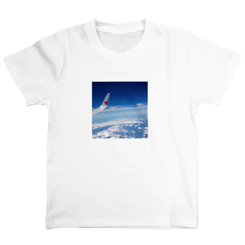 飛行機と雲の上 Regular Fit T-Shirt