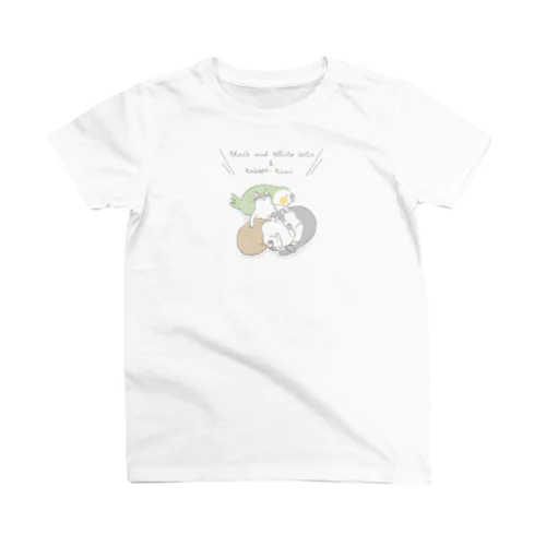 ハチワレ姉妹とカカポとキーウィ Regular Fit T-Shirt