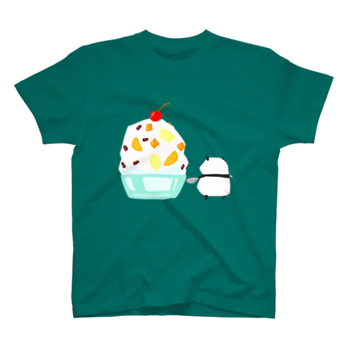 白熊に挑むパンダ Regular Fit T-Shirt