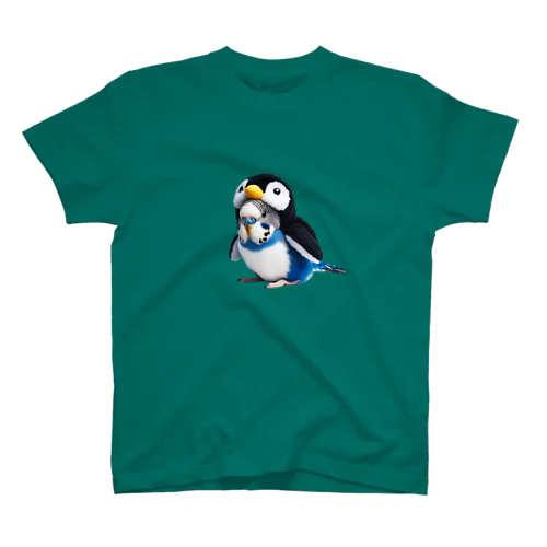 ペンギンの着ぐるみを着たセキセイインコです。 Regular Fit T-Shirt
