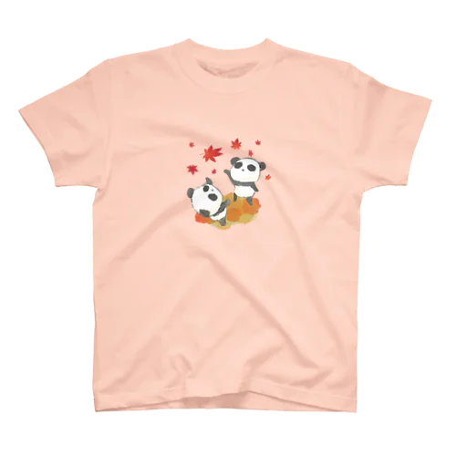 秋をたのしむパンダ スタンダードTシャツ