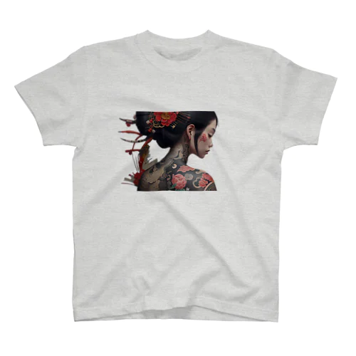 和彫り美しい女性 Regular Fit T-Shirt