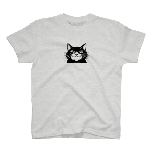 してやったり！！の顔した猫 Regular Fit T-Shirt